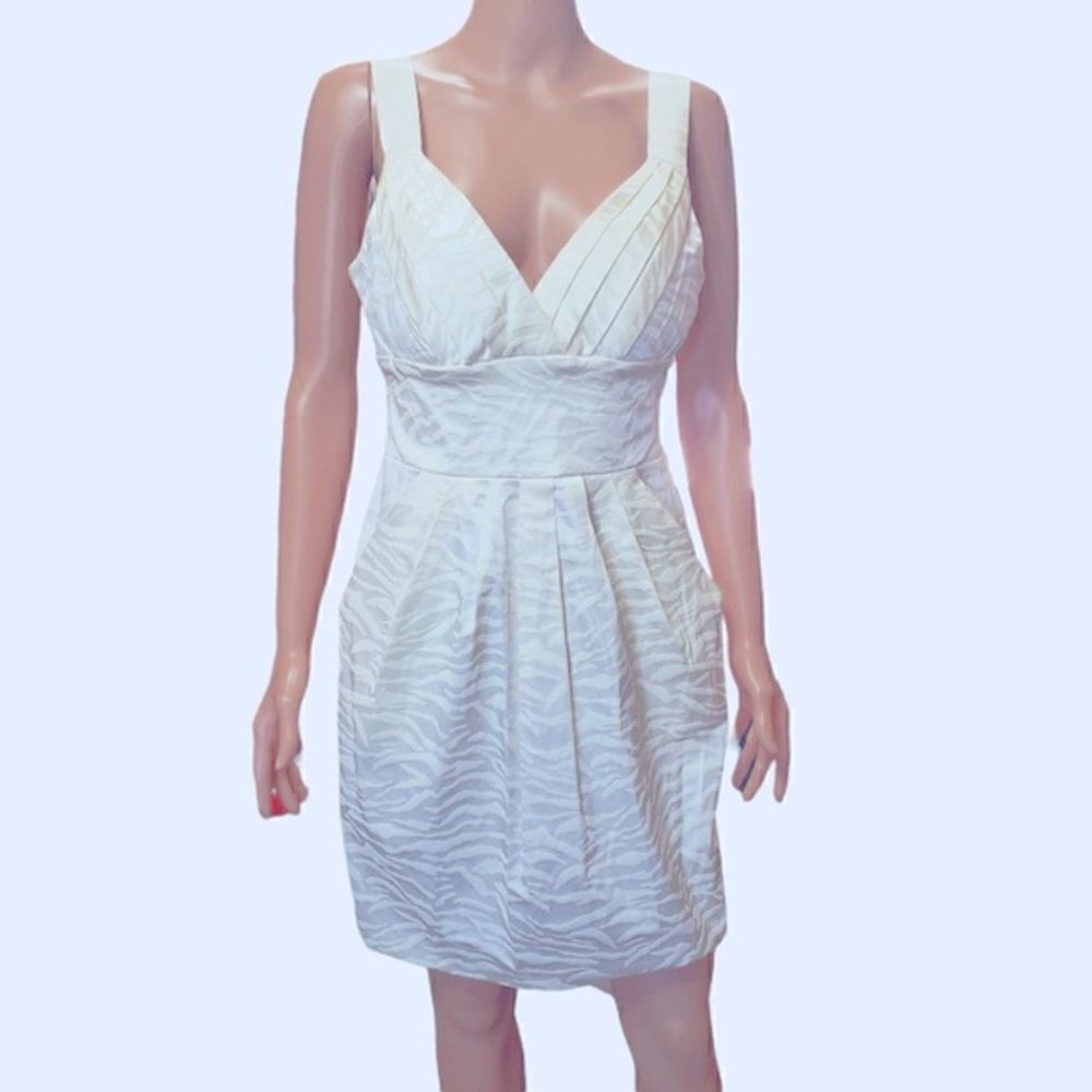 B. Darlin Jacquard Pleated Front Sleeveless Dress Size 13/14